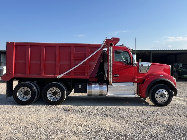 2022-kenworth-w990-image-7