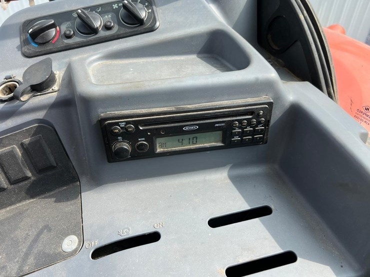 2016-kubota-m135gx-image-34