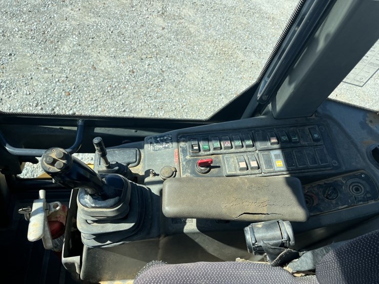 2007-deere-304j-image-18