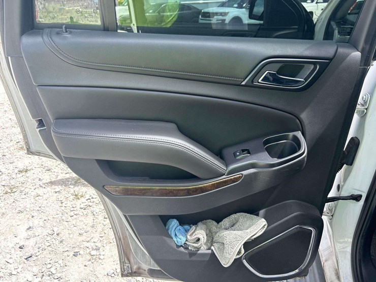 2016-chevrolet-tahoe-image-18