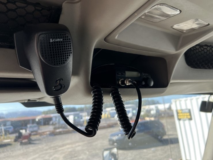 2009-international-7600-image-46