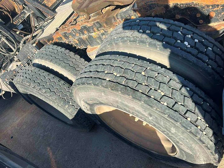 2012-peterbilt-367-image-5