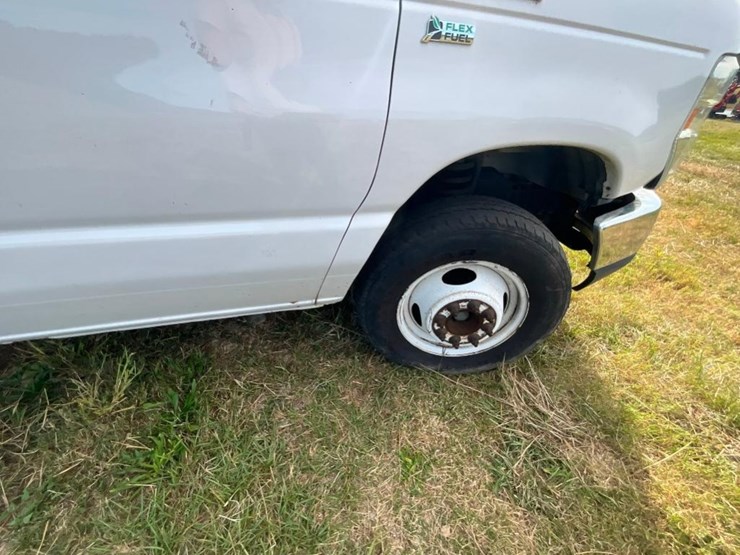 2014-ford-e350-image-31