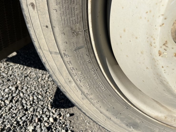 2009-international-7600-image-17