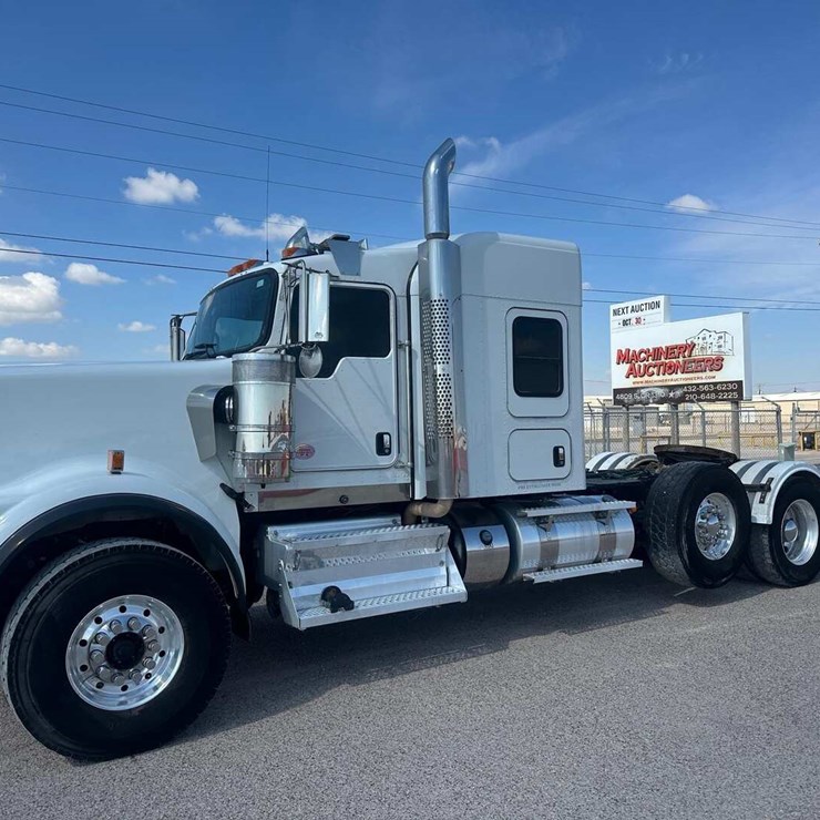 2022 KENWORTH W900