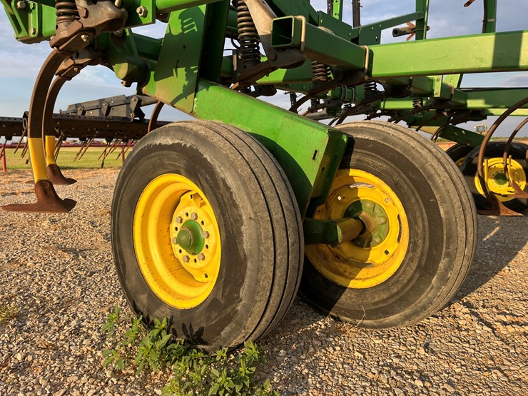 john-deere-2210-image-8