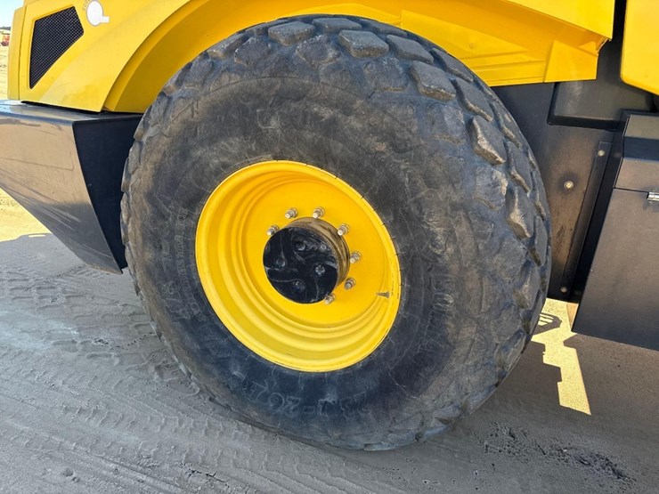 2017-bomag-bw211-image-8