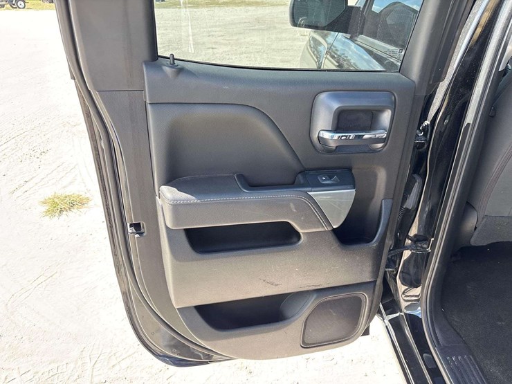 2018-chevrolet-silverado-1500-image-25