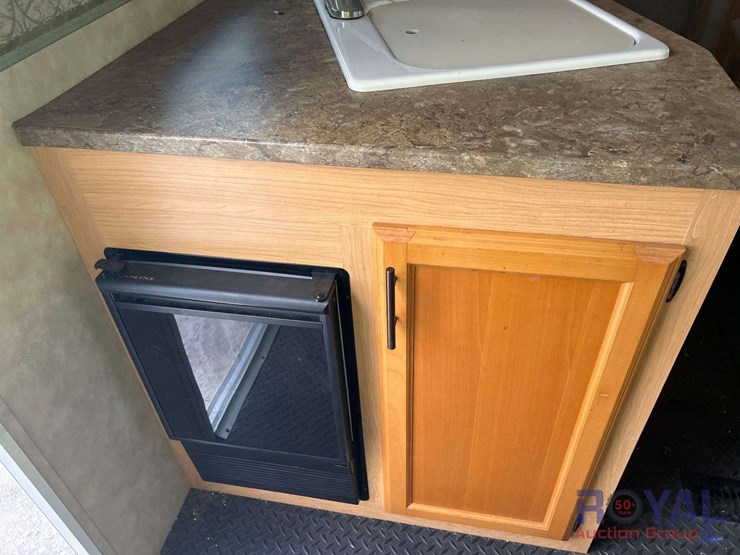 2008-41ft-kz-sportsman-police-bunk-5th-wheel-tri-axle-travel-trailer-image-9