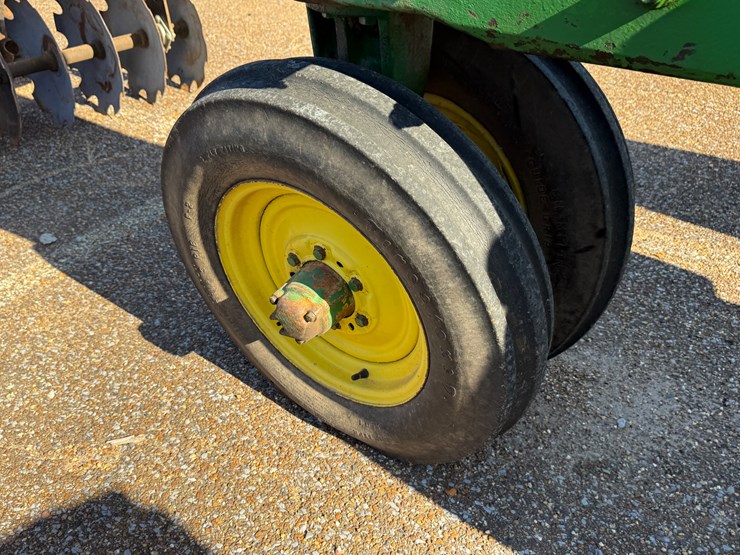 john-deere-70-image-15