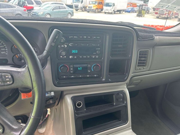 2003-chevrolet-silverado-3500-image-15