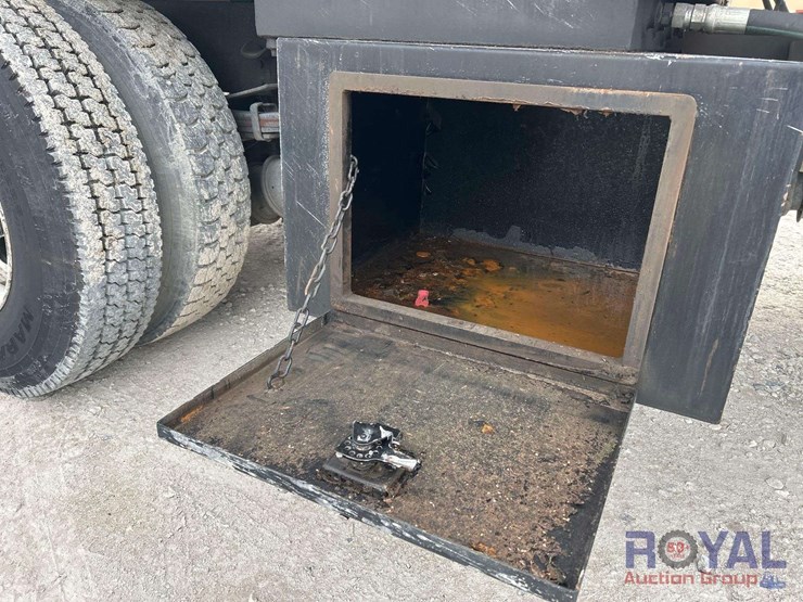 2012-freightliner-m2-106-asphalt-pothole-patcher-truck-image-28