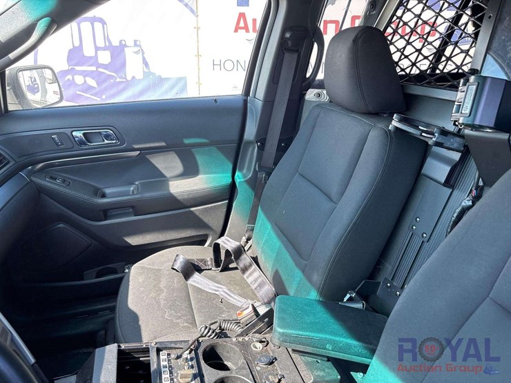 2015-ford-explorer-image-19