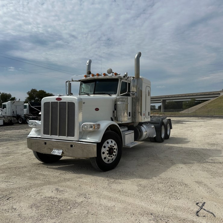 2015 PETERBILT 389
