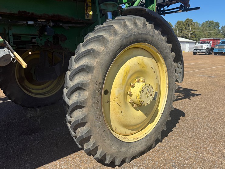 john-deere-4710-image-59
