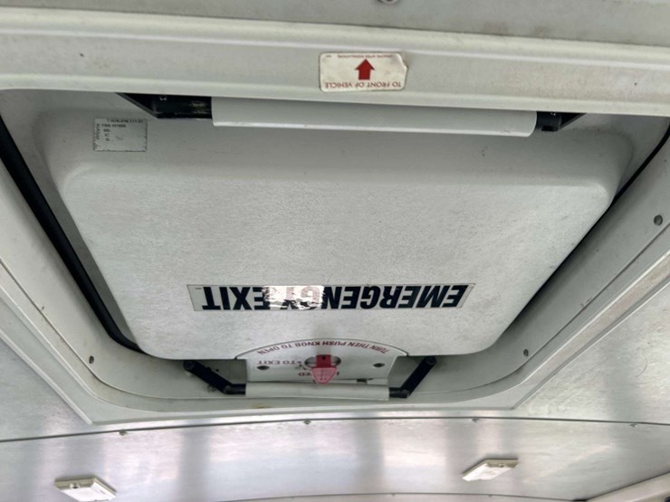 2007-freightliner-b2-image-20