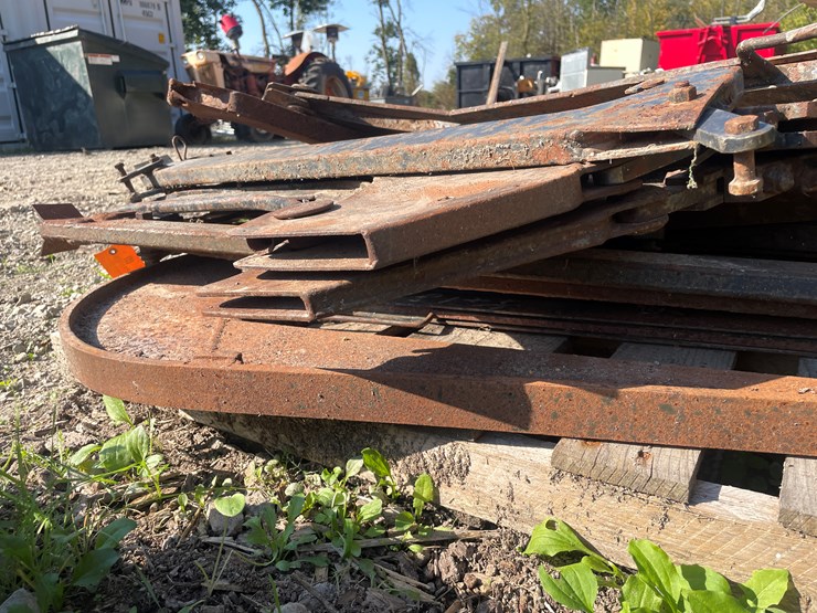 #1042-•-pallet-of-plow-parts-image-8