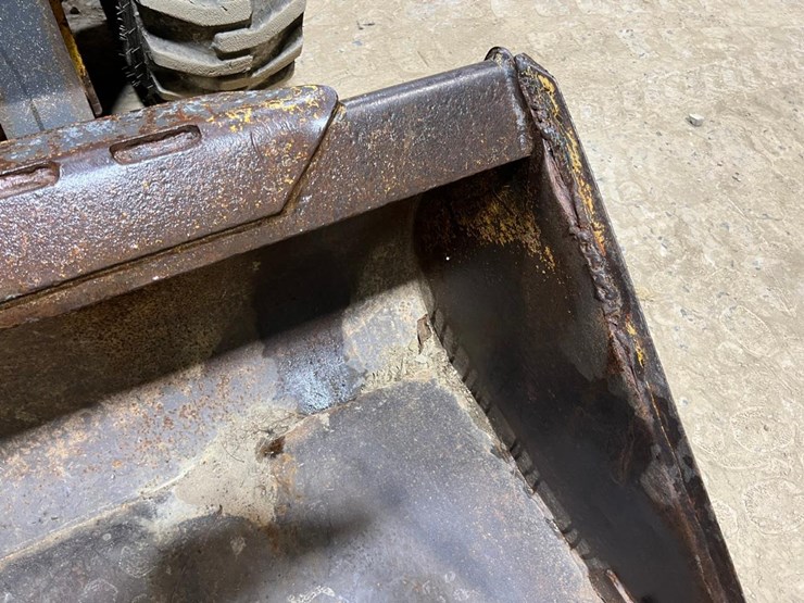 2025-deere-318e-image-10