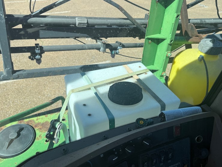 john-deere-4710-image-56