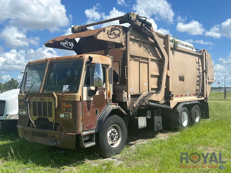 2015-peterbilt-320-image-1