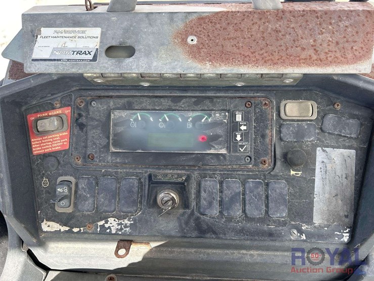 2005-deere-310g-image-17