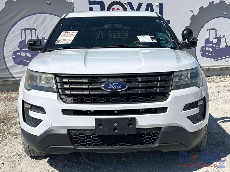 2017-ford-explorer-image-24