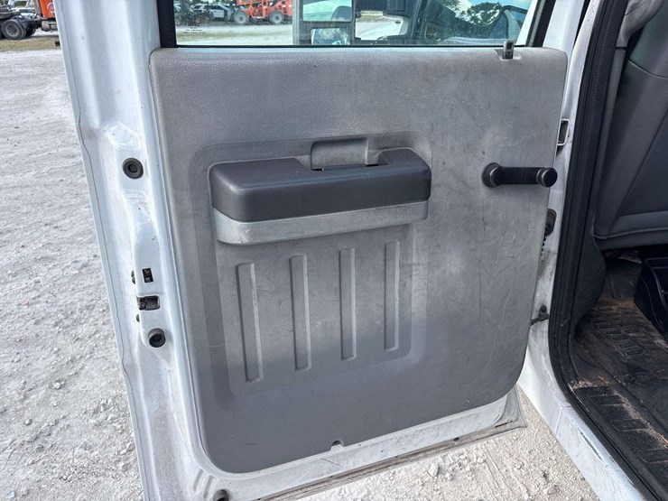 2012-ford-f550-image-32