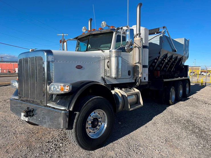 2017-peterbilt-389-image-1