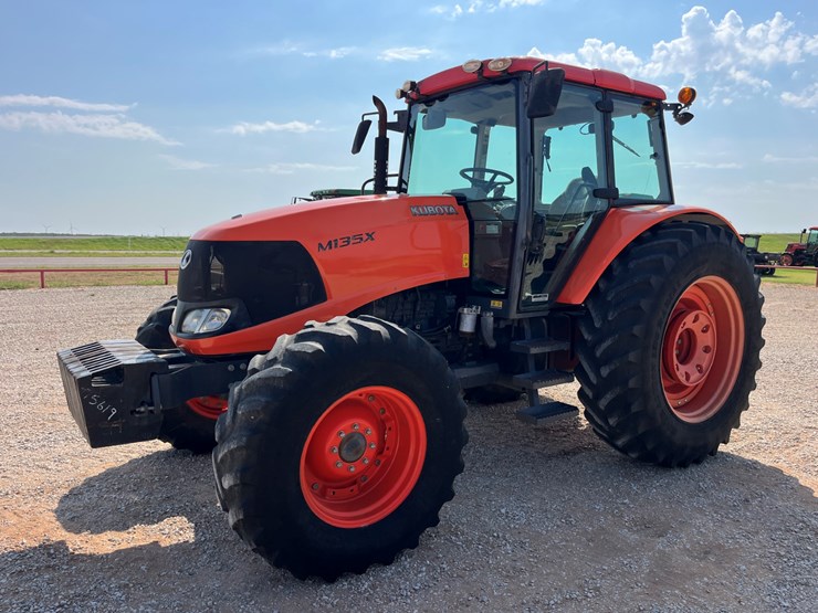 2012-kubota-m135x-image-1