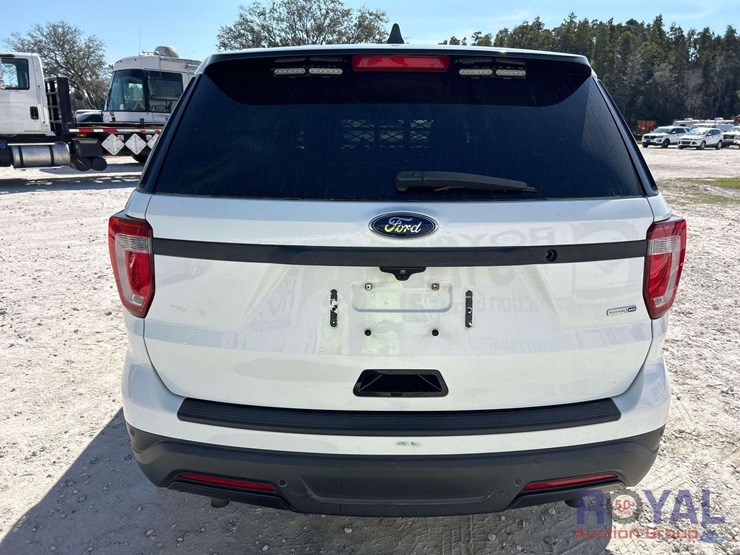 2018-ford-explorer-image-28