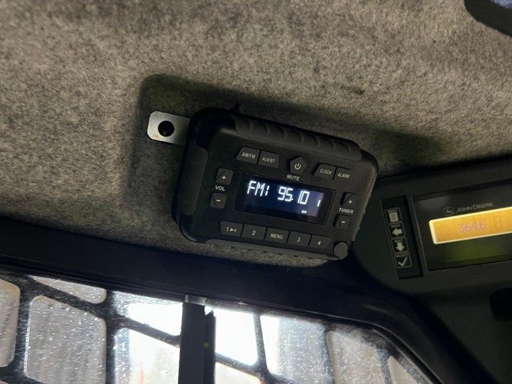 2023-deere-333g-image-25