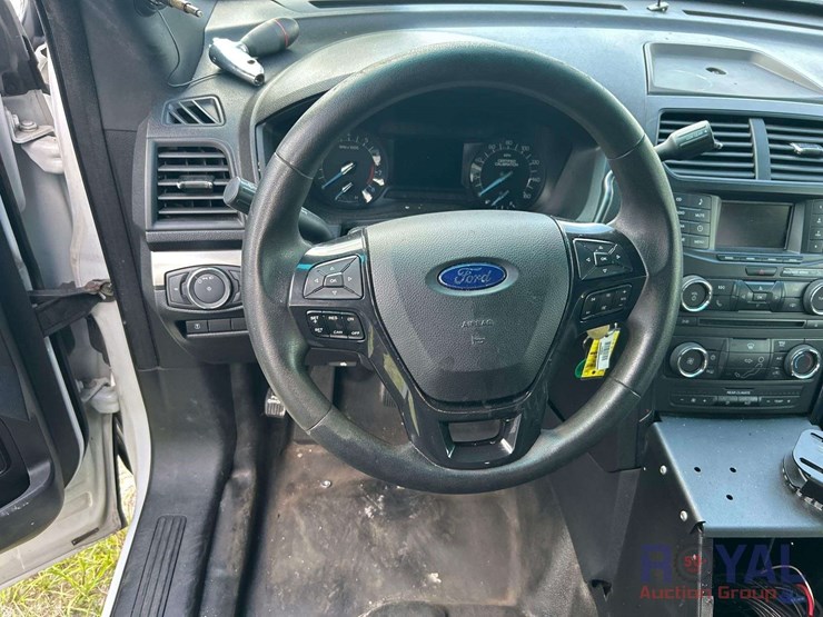 2017-ford-explorer-image-11