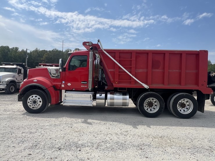 2022-kenworth-w990-image-2