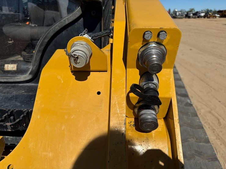 2022-caterpillar-299d3-image-22