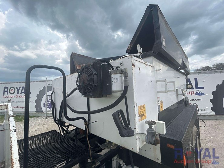 2012-freightliner-m2-106-asphalt-pothole-patcher-truck-image-18