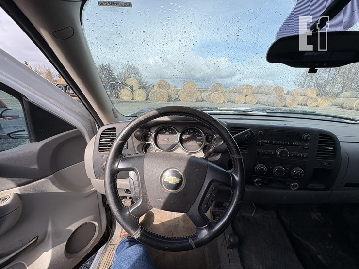 2012-chevrolet-silverado-3500-image-16