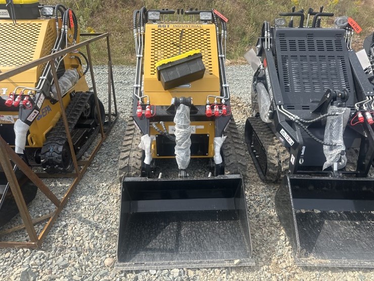 #6468-•-unused-agt-crt23-mini-skid-steer-image-8