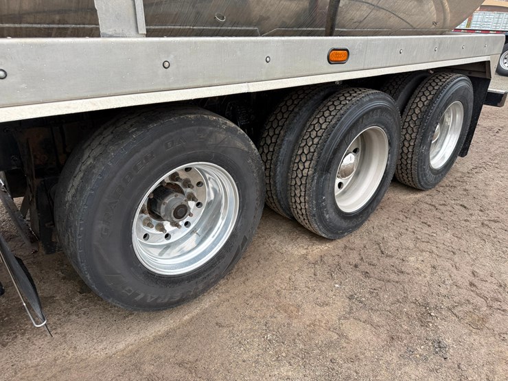 2019-peterbilt-567-image-6