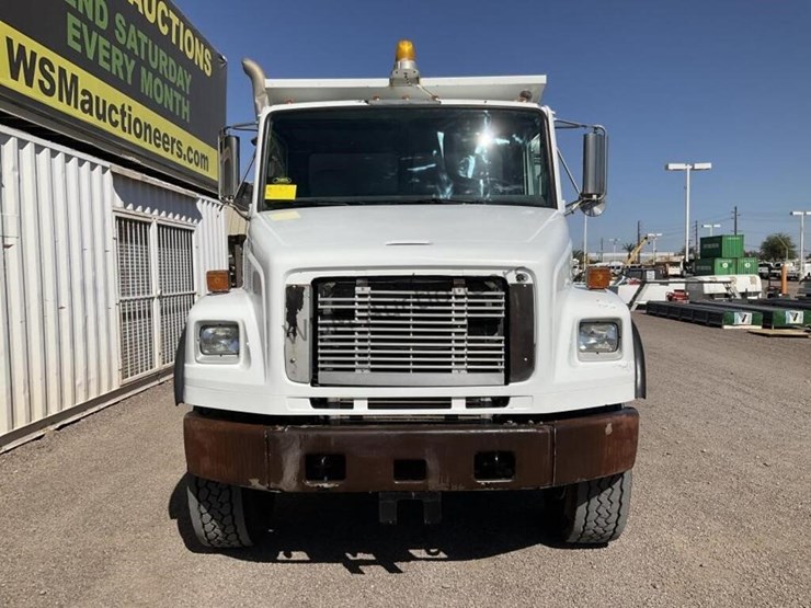 2003-freightliner-fl80-image-3