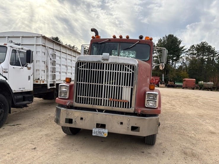 1989-international-9300-image-2