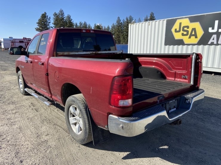 2015-dodge-ram-crew-cab-4wd-pickup-image-3