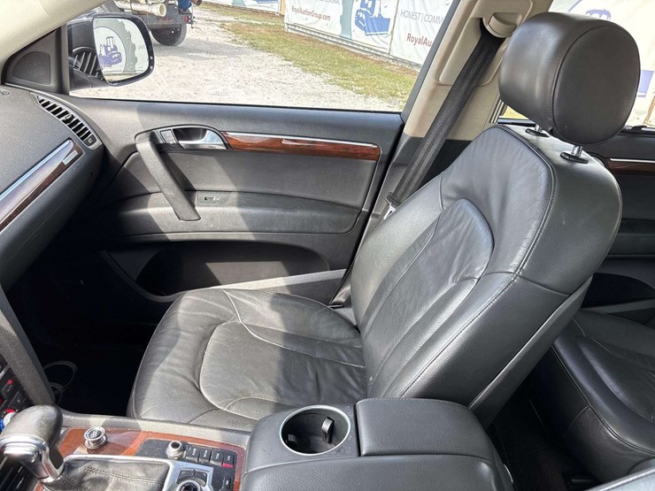 2012-audi-q7-premium-plus-awd-suv-image-19