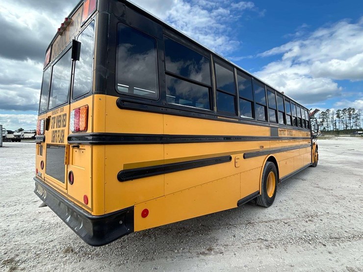 2007-freightliner-b2-image-3