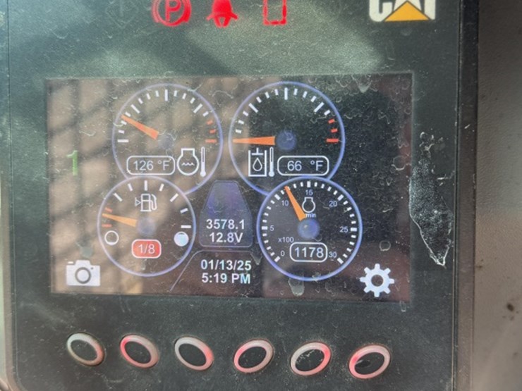 2022-caterpillar-242d3-image-8