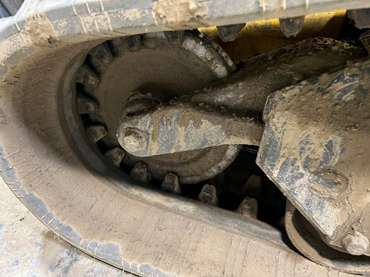 2023-new-holland-c332-image-13