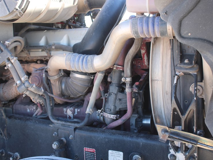 #2045-•-#2045--2013-mack-chu613-semi-tractor-image-41