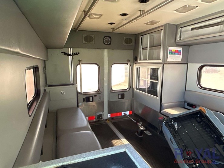 2009-ford-e450-image-27