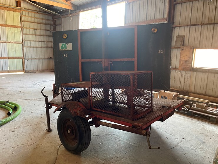 #1048-•-towable-arrow-board-image-4