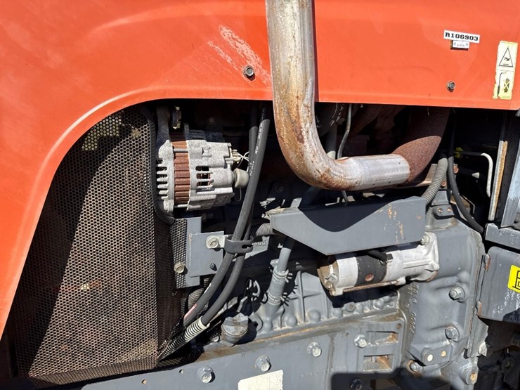 kubota-m955-dual-speed-tractor-image-16