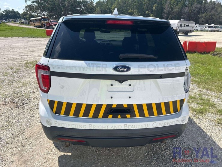 2017-ford-explorer-image-21